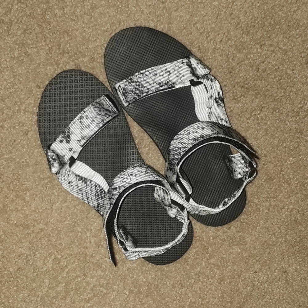 VS PINK Festival Sandals